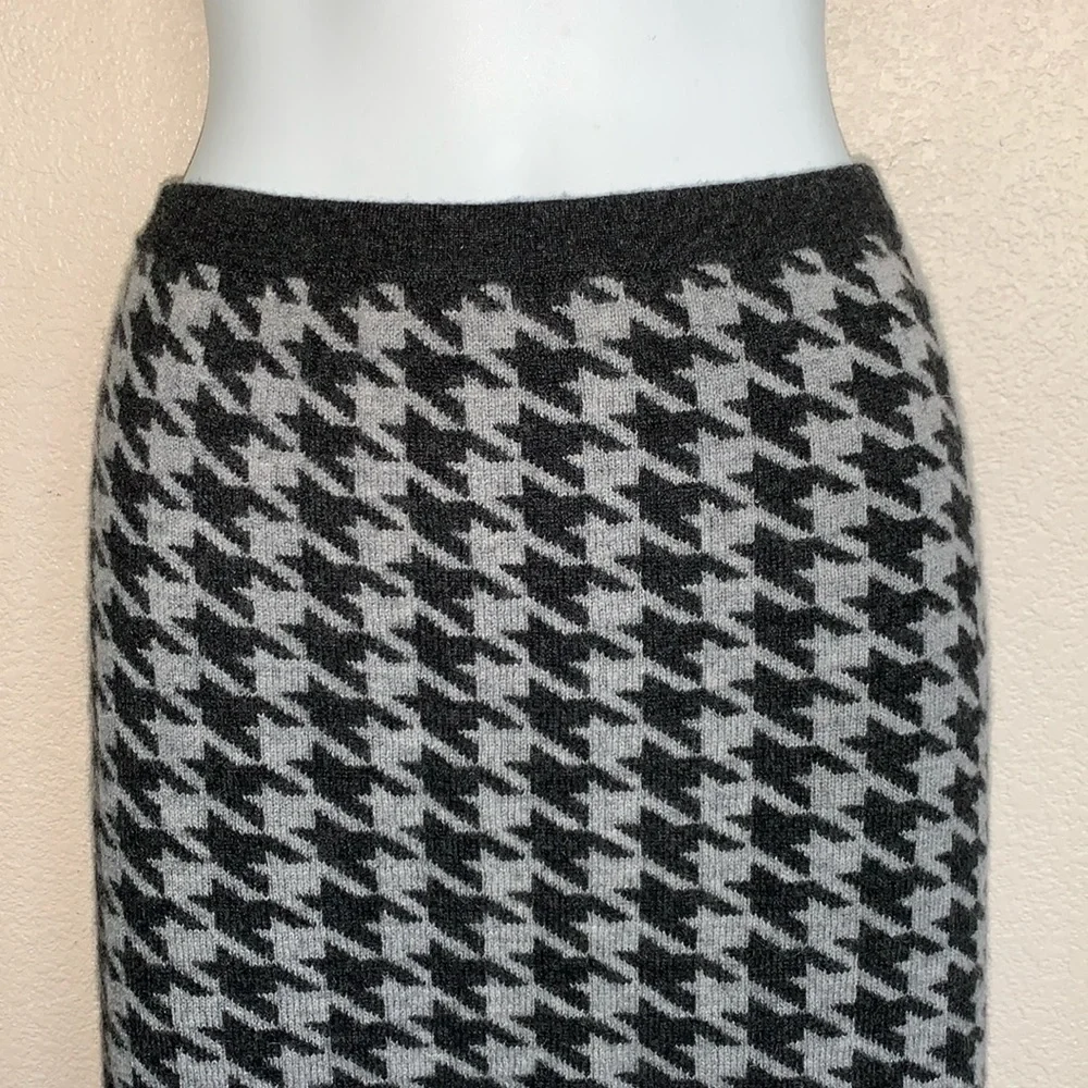 NEW! KIER + J Cashmere skirt grey/black houndstooth, pull-on. Size XL